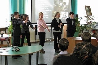 На презентации, посвященной теме перспективного образования, выступали учащиеся старших классов.